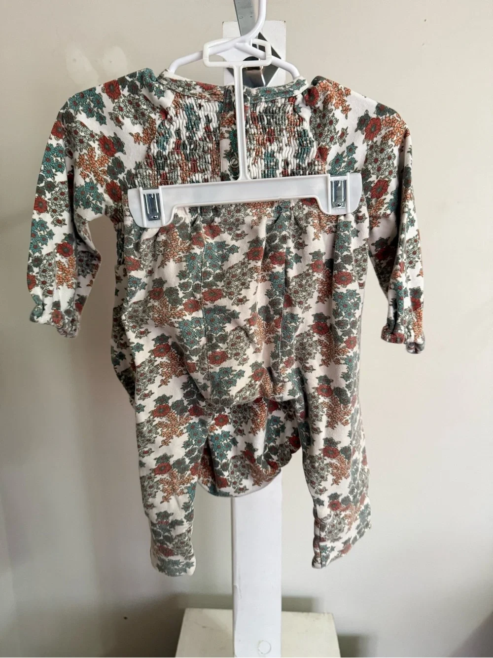 Kate Quinn Outfit